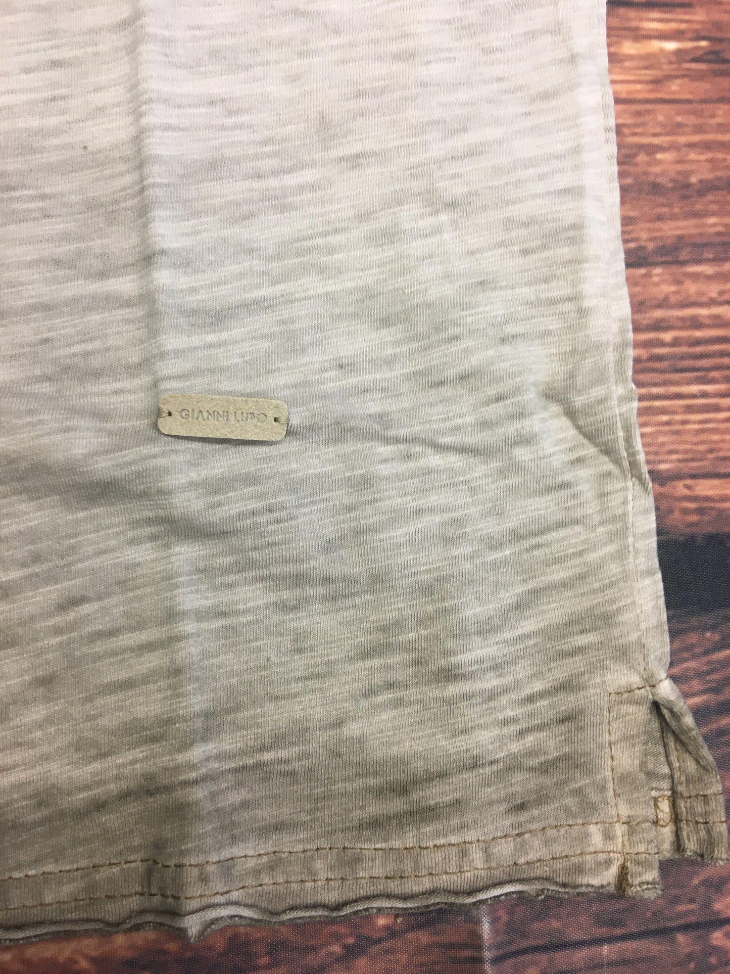 T-shirt cammello collo serafino Gianni Lupo